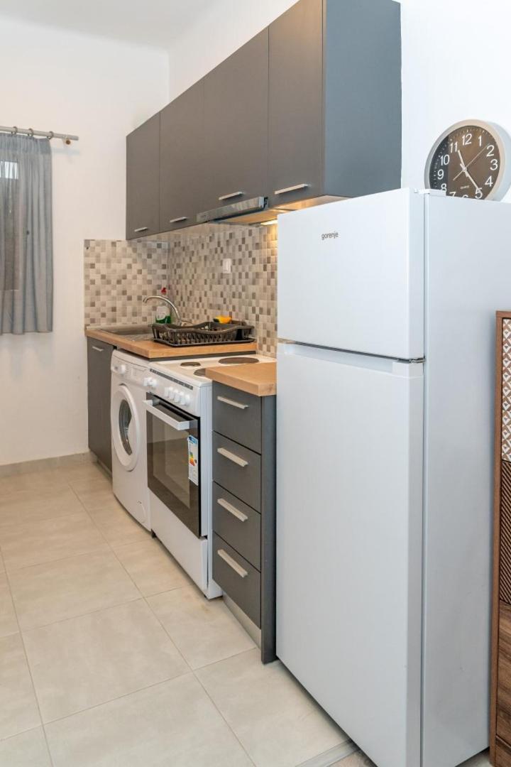 Kosmos Service Apartment Near Turkish Consulat And Saint Dimitrious Church With Additional Cost Parking Салоники Экстерьер фото